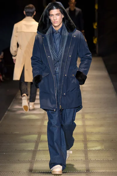 Look 30